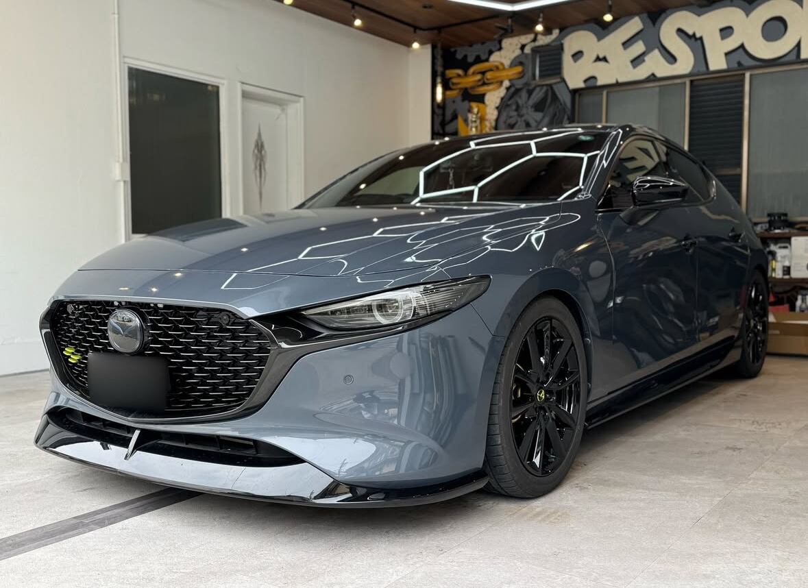 マツダ MAZDA3】・MAZDA3セダン用純正グリル移植 | BESPOKE 京都