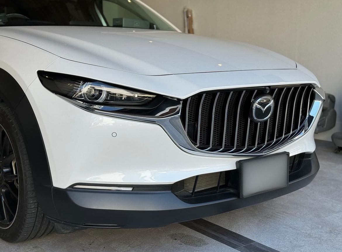 マツダ CX-30】・バーチカルグリル・艶有りブラック塗装・メッキライン