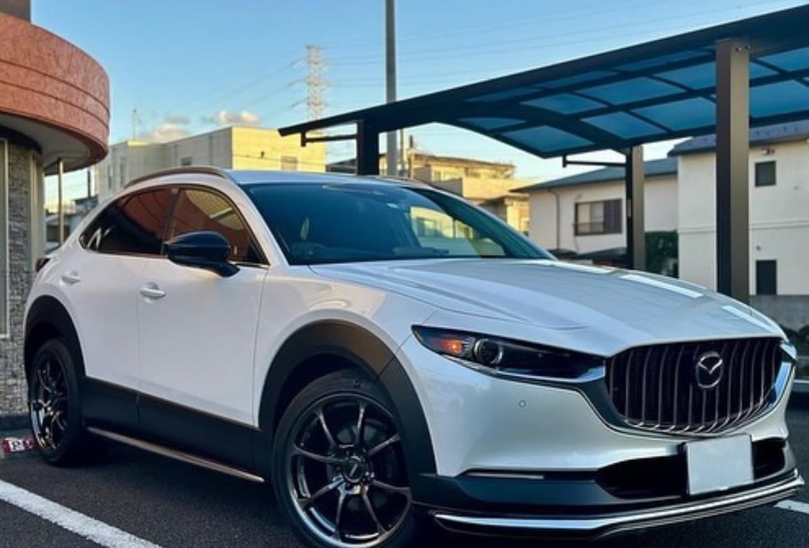 送料値下 MAZDA CX-30 未使用品 バーチカルグリル 9本ライン