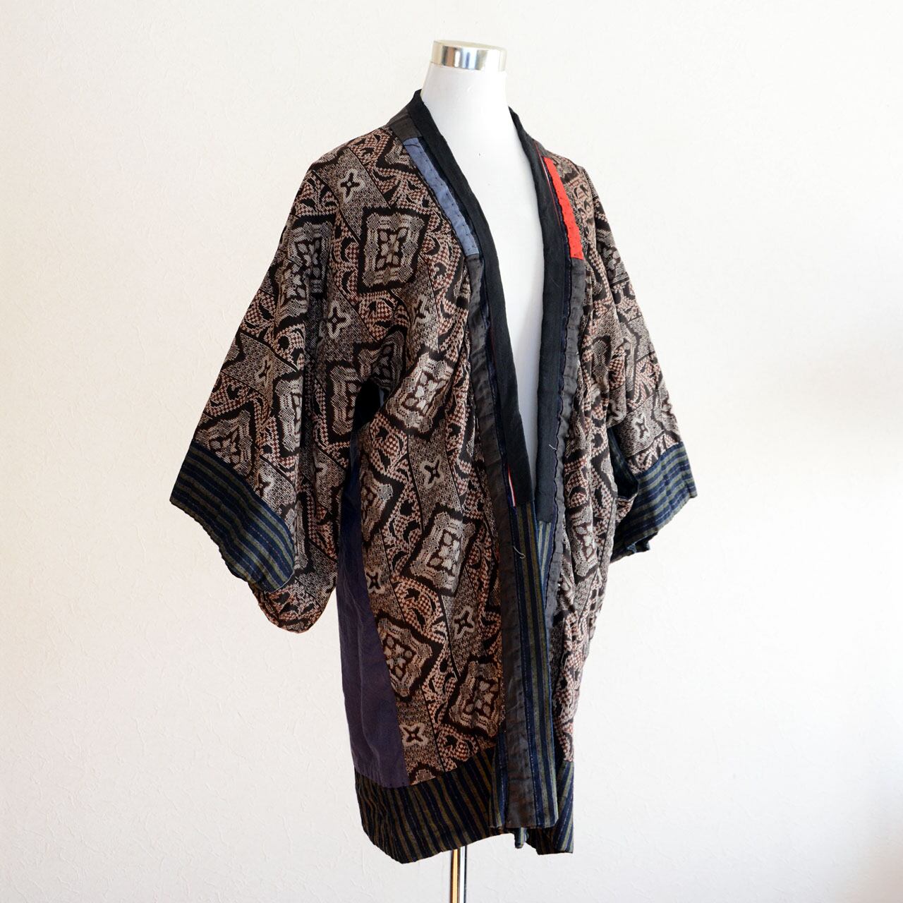 昭和初期の藍染縞模様野良着 – 幾何学柄木綿の裏地付きヴィンテージ