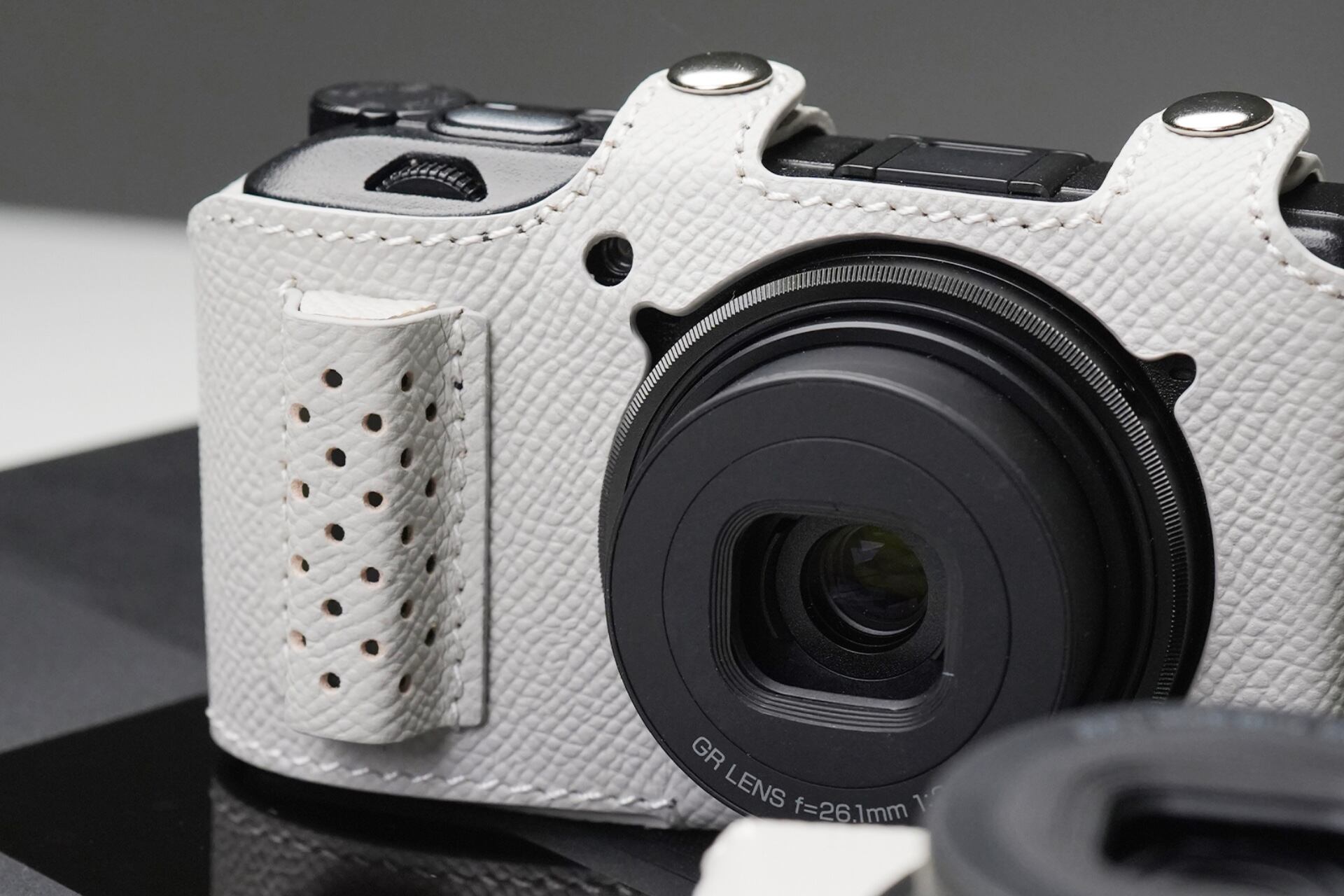 プレスリリース】RICOH GR III / GR IV 専用 本革ボディケース新発売