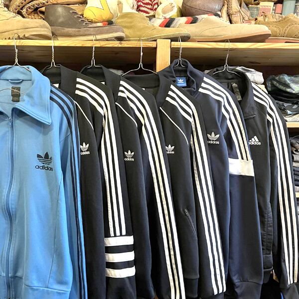 adidas アディダス】三つ葉ロゴで３本ラインのジャージ/トラックジャケット入荷@古着屋カチカチ | 古着屋カチカチ 東京都北区  JR王子駅前で実店舗展開中 通販もOK Tokyo Japan