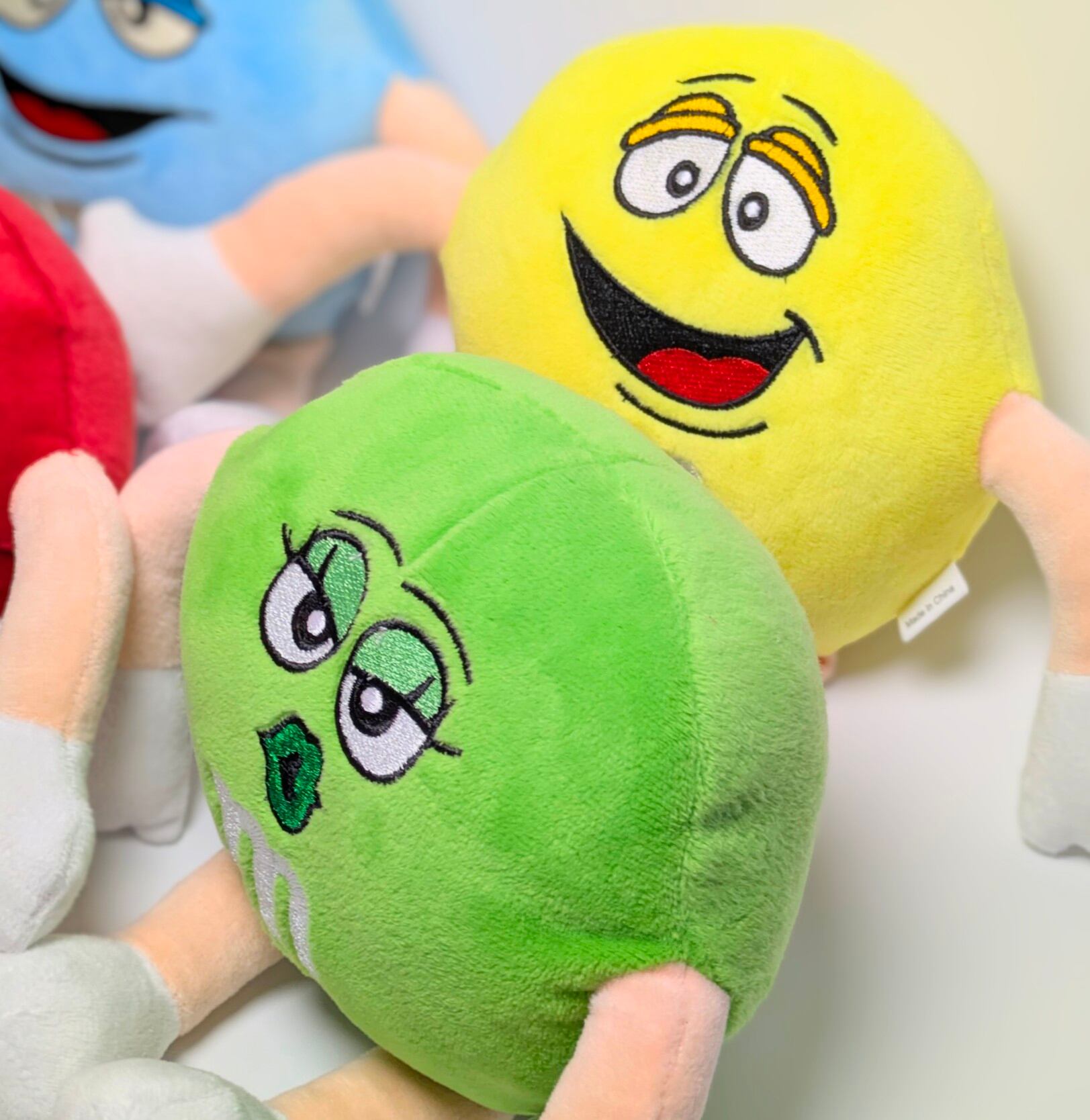 📢 m&m's ゆる〜いぬいぐるみ入荷🔴🔵🟡🟢 | HAPPY GO LUCKY