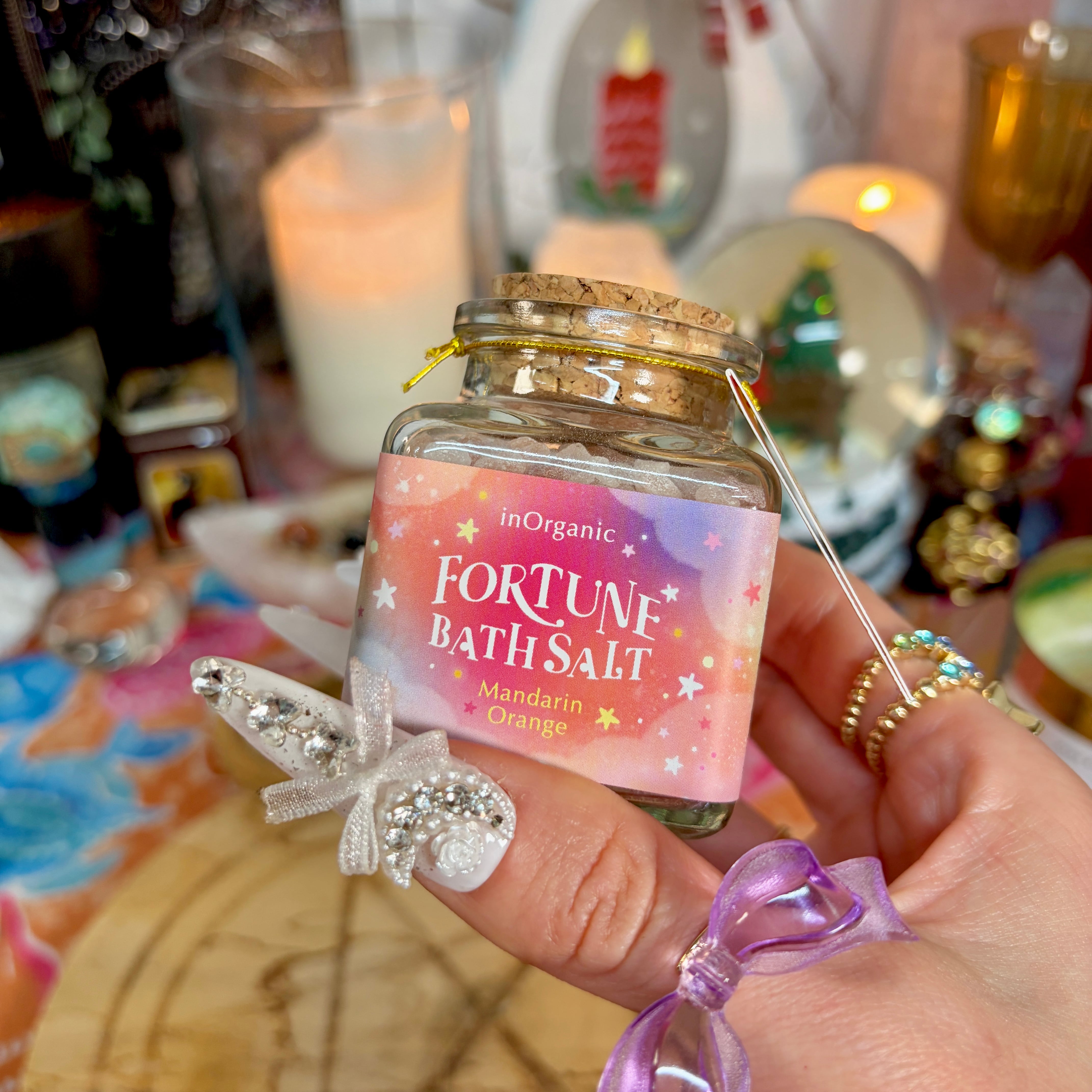 蓄光するスノークリスタルのチャーム【7月カーネリアン】 蓄光するスノークリスタルのチャーム【7月カーネリアン】 7月誕生石