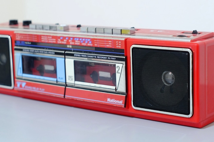 レトロ・ヴィンテージな中古ラジカセ 、カセットプレーヤー、レコード