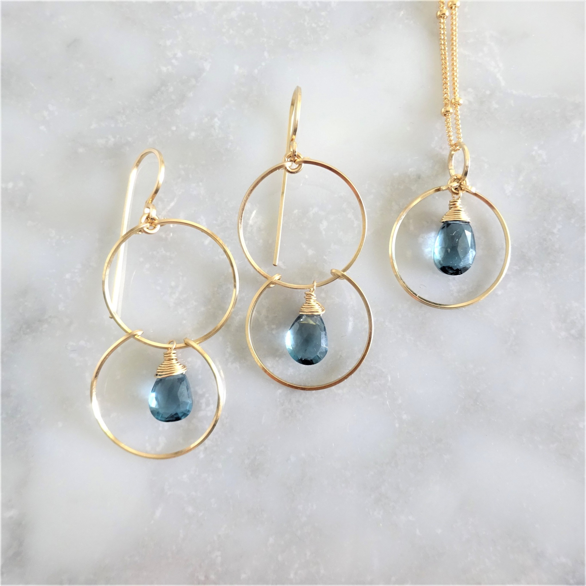 トレンドのネイビー と好相性 11月誕生石のブルートパーズピアス イヤリング marinajewelry トレンドのネイビー と好相性 11月誕生石のブルートパーズピアス イヤリング marinajewelry