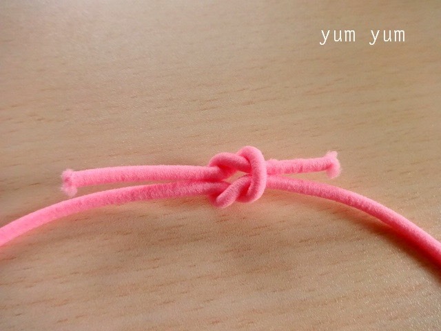 ヘアゴムの結び方 Yum Yum ヤムヤム 刺繍 編み物のハンドメイドアクセサリーショップ