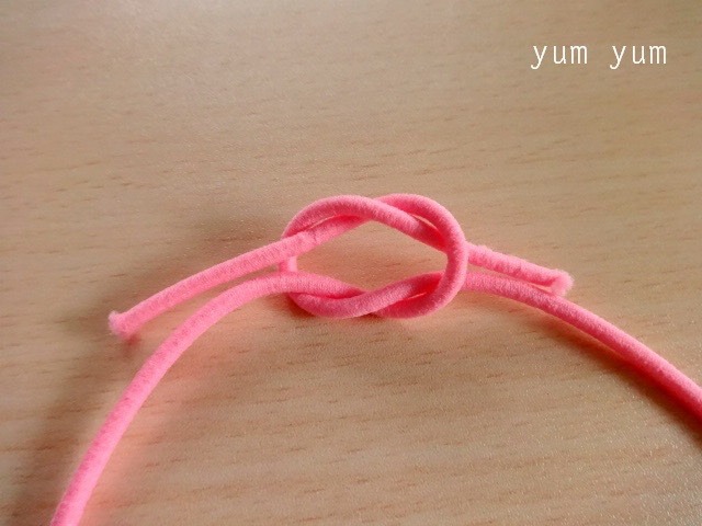 ヘアゴムの結び方 Yum Yum ヤムヤム 刺繍 編み物のハンドメイドアクセサリーショップ