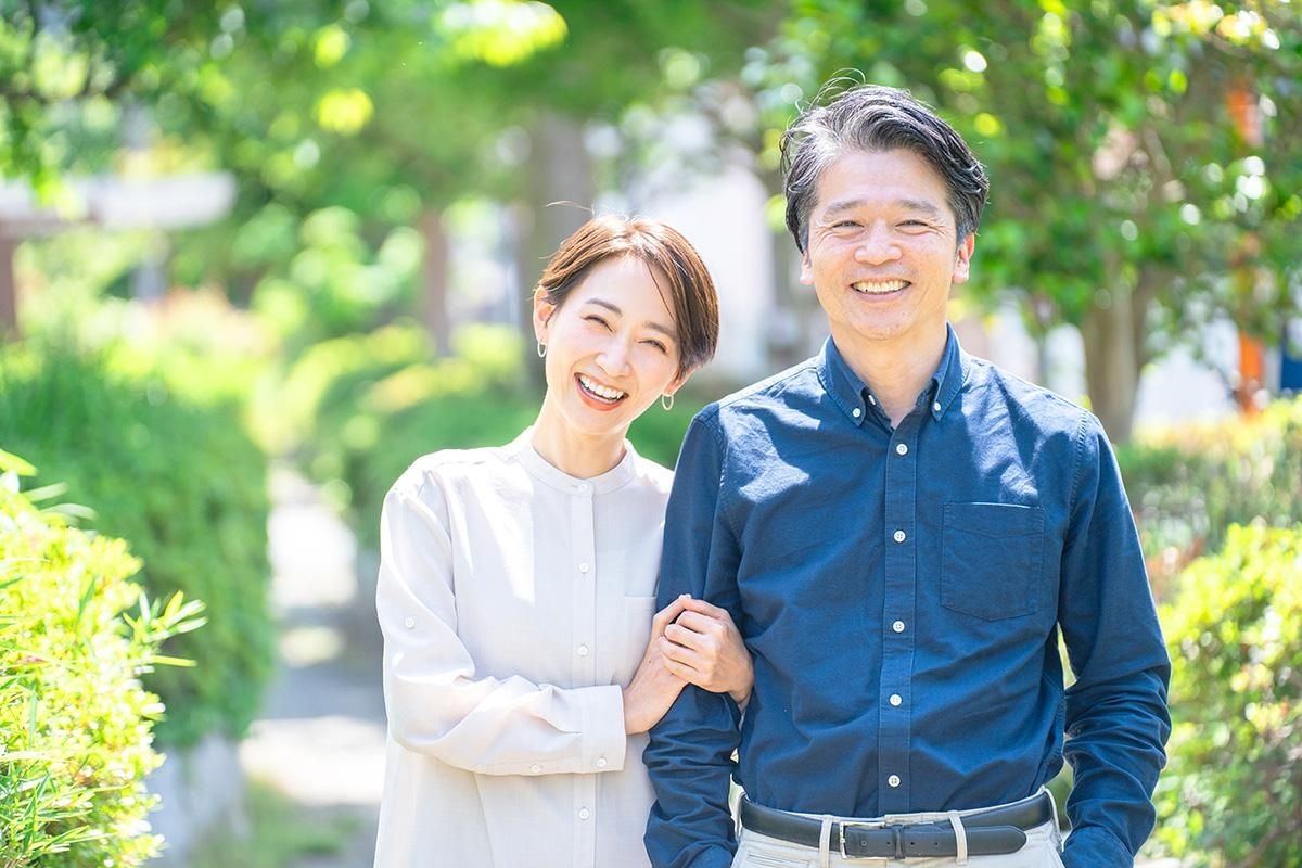 健康的な中高年夫婦のイメージ