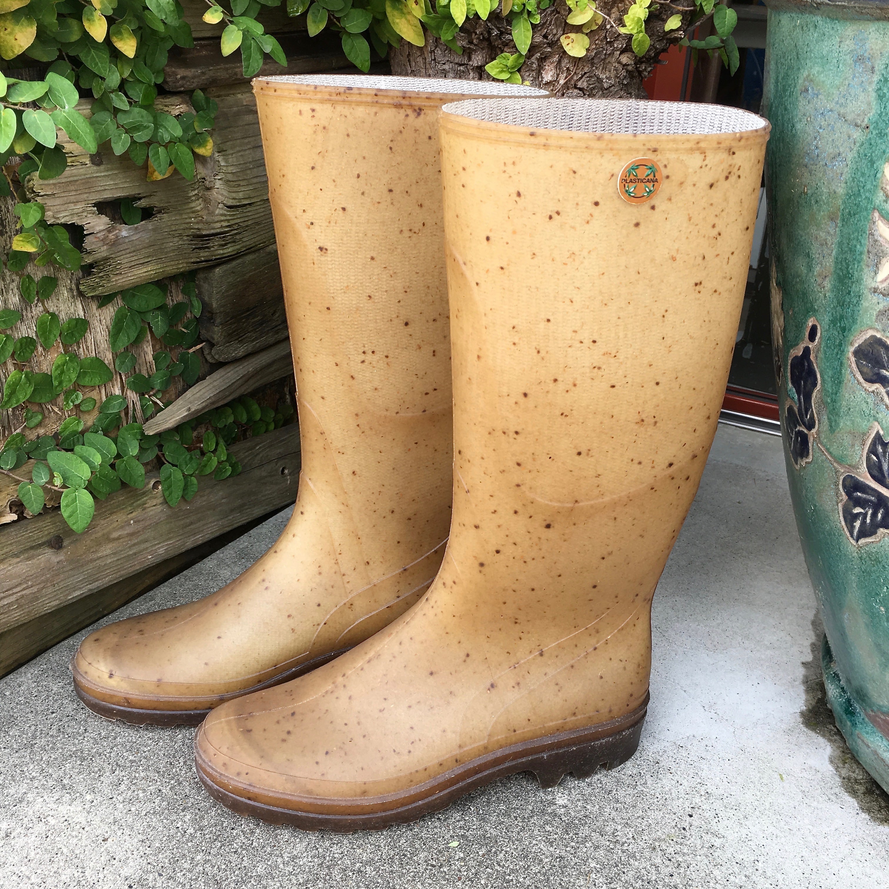 PLASTICANA : KAPITANA BOOTS | W E L C O