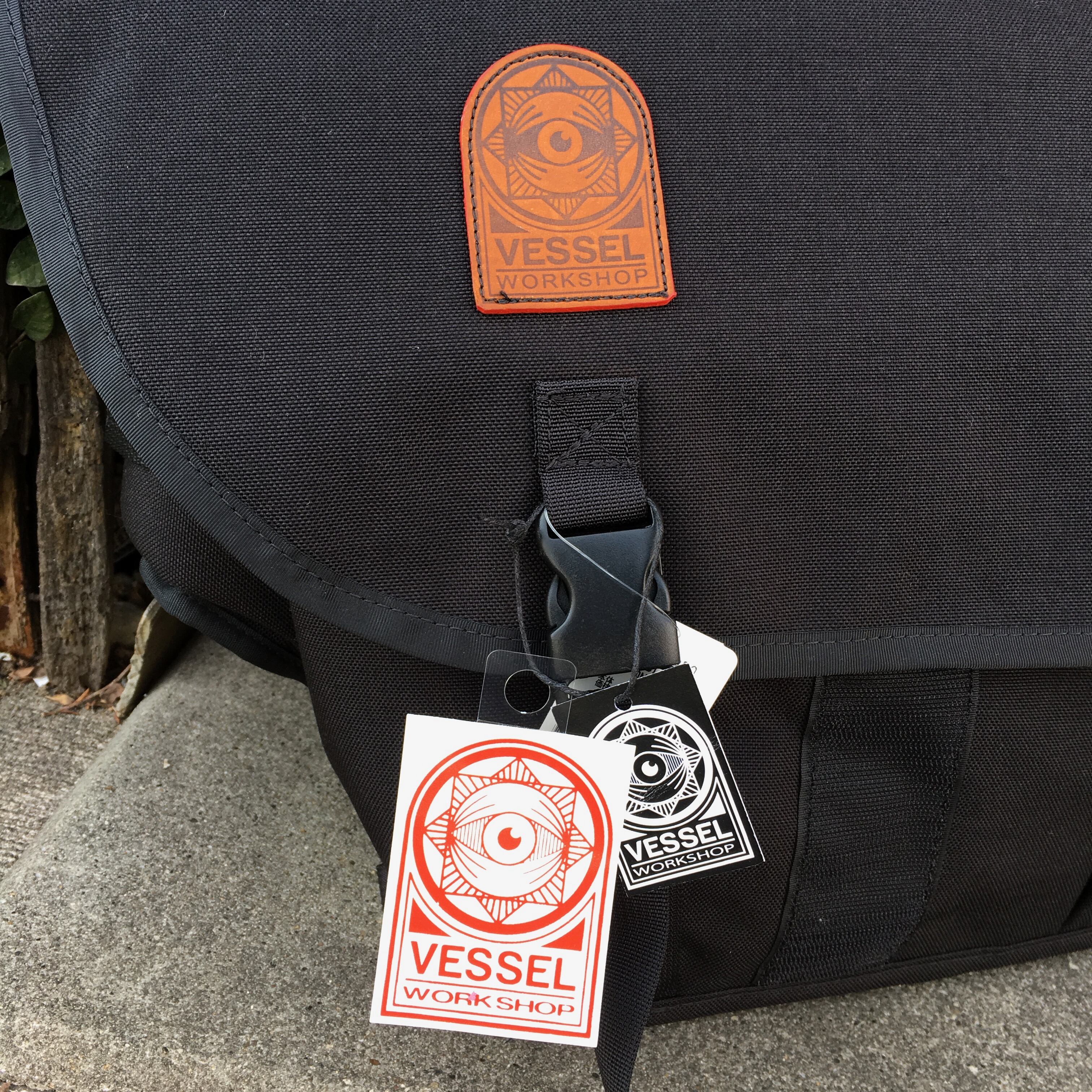 Vessel messenger bags online