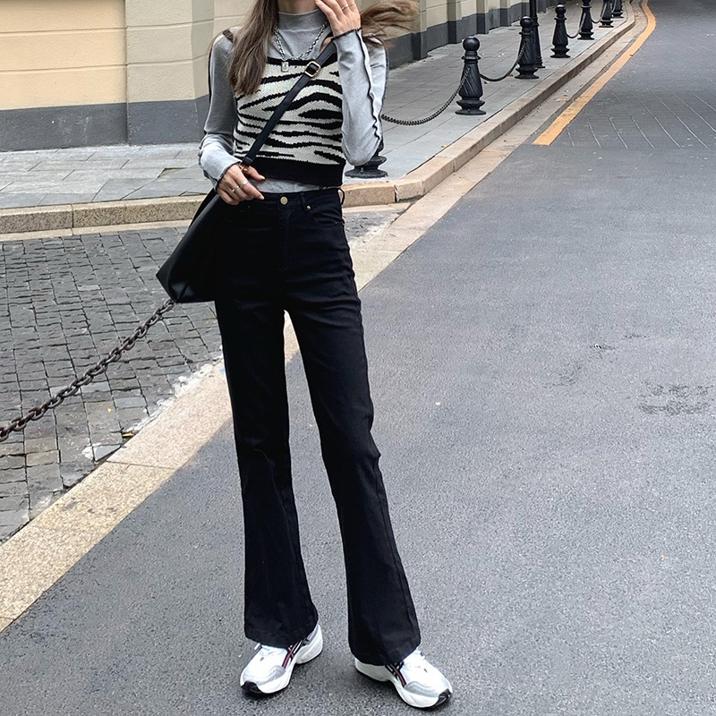 低身長でもスタイルアップ 脚が長くみえるフレアパンツ Lamitte Deco トレンド 韓国ファッション ショップ Base店