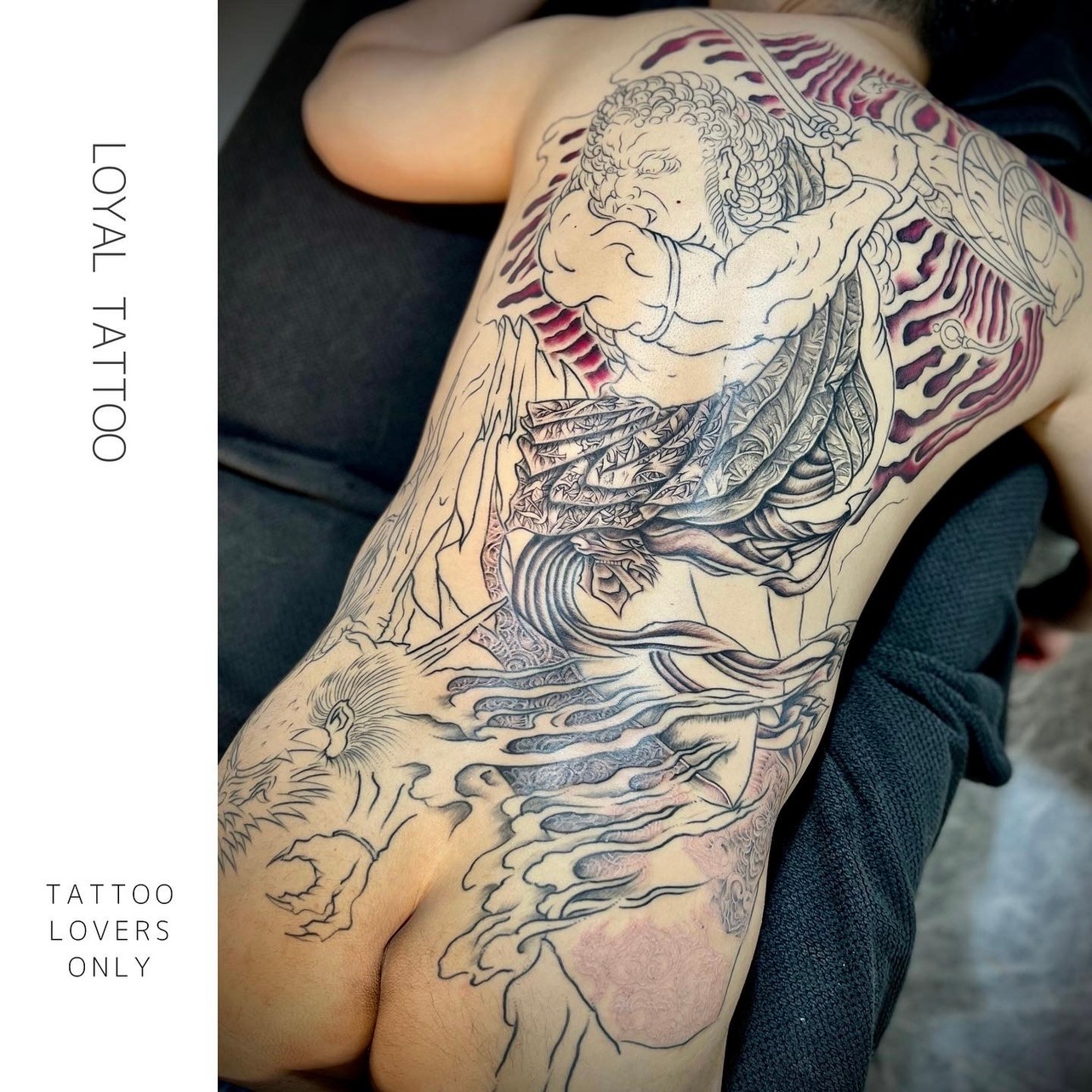 ブラックタトゥー 東京渋谷タトゥースタジオ 刺青師 渋谷伊彫 Loyal Tattoo 刺青師 渋谷伊彫 東京南青山 大阪アメ村 In デスペラードタトゥー