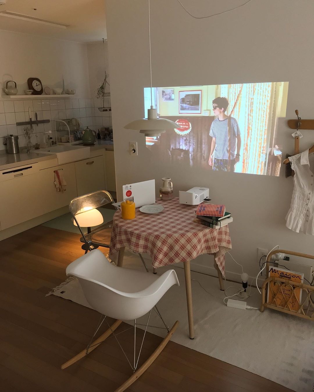 女子ひとり暮らし部屋に飾りたい 韓国インテリアにもぴったりおすすめポスター ポスター屋さんismirai Home 北欧ポスターとヴィンテージ雑貨のお店