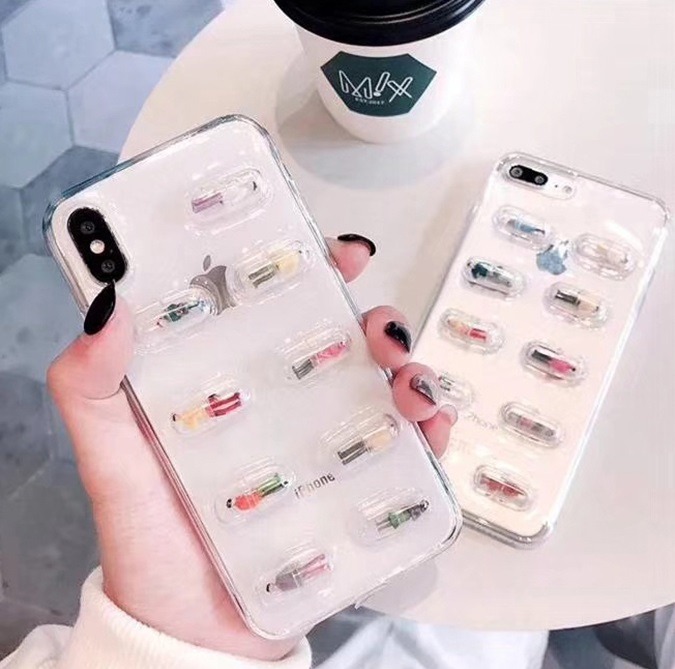 カプセルの中に人 ちょっと変わったiphoneケース Menewshop