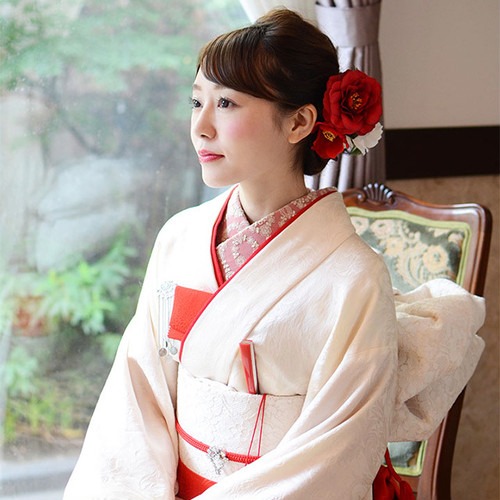 成人式や前撮りにおすすめ 椿の髪飾り Cha Cha 和の髪飾り専門店