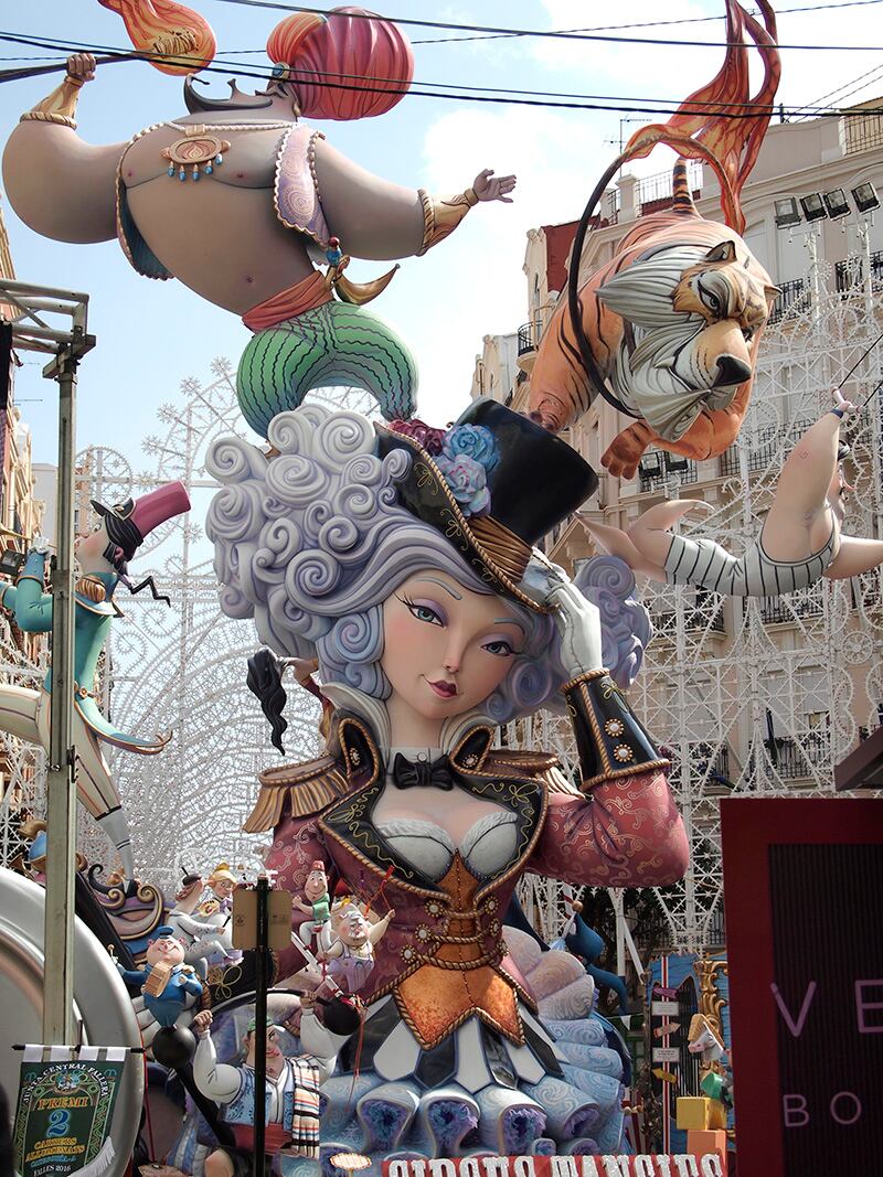 スペイン “バレンシアの火祭り ラス ファジャス(Las Fallas)”①