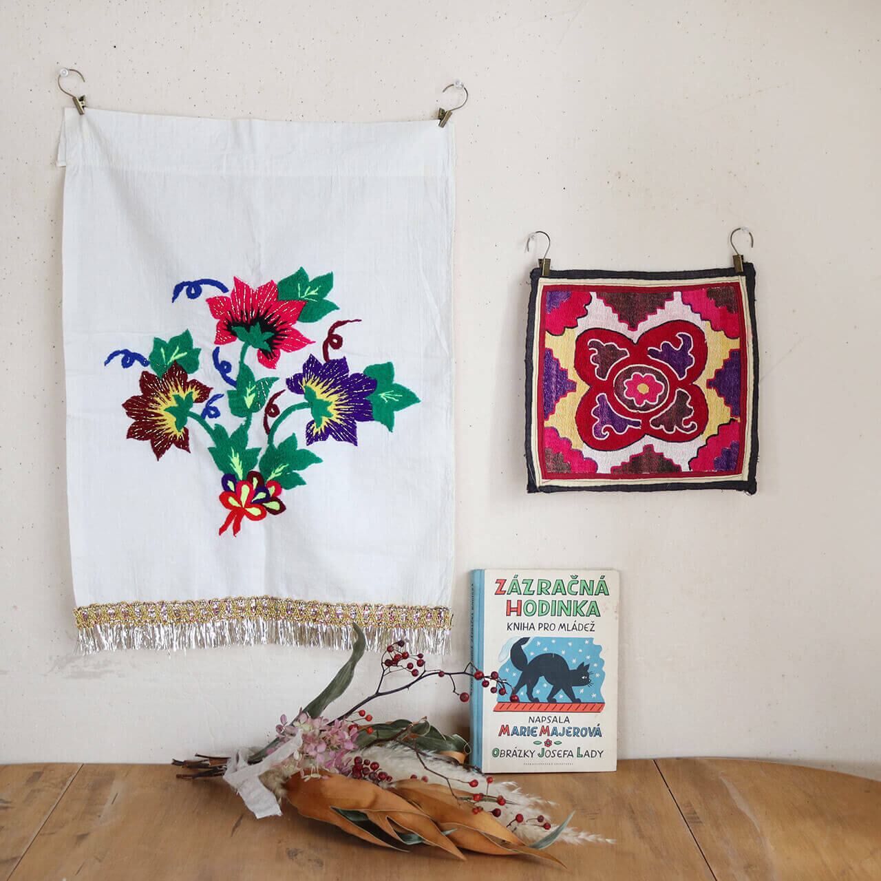 スロバキア製 ハンドメイド 刺繍 壁掛け インテリア お花と飾る雑貨 ウズベキスタン スザニ刺繍 Vol.3 | 富良野 花七曜