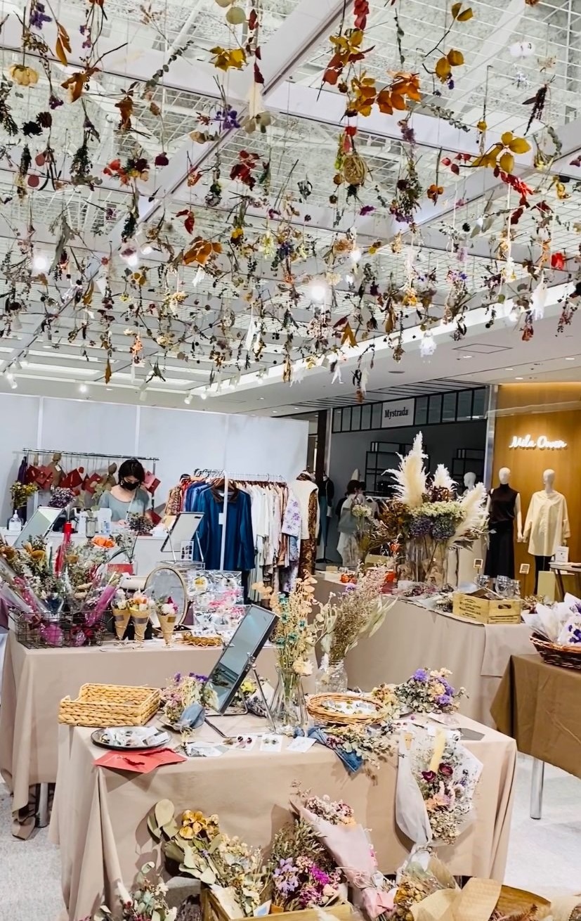 ルミネ新宿 出店風景 彡 Hitofula ヒトフラ 本物のお花のアクセサリー インテリア雑貨