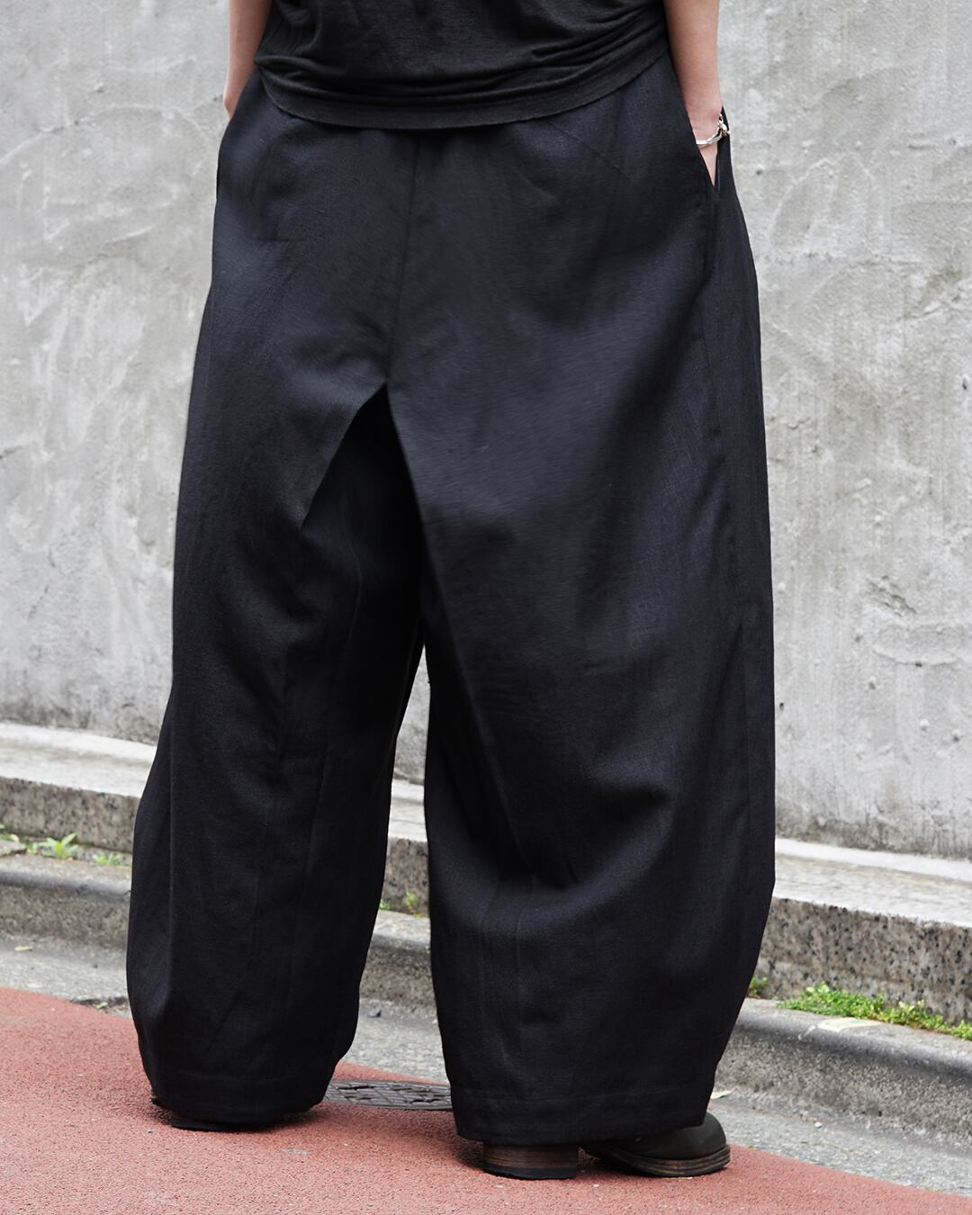 Professor.E (プロフェッサーイー) 】シルエットに惹かれるパンツ