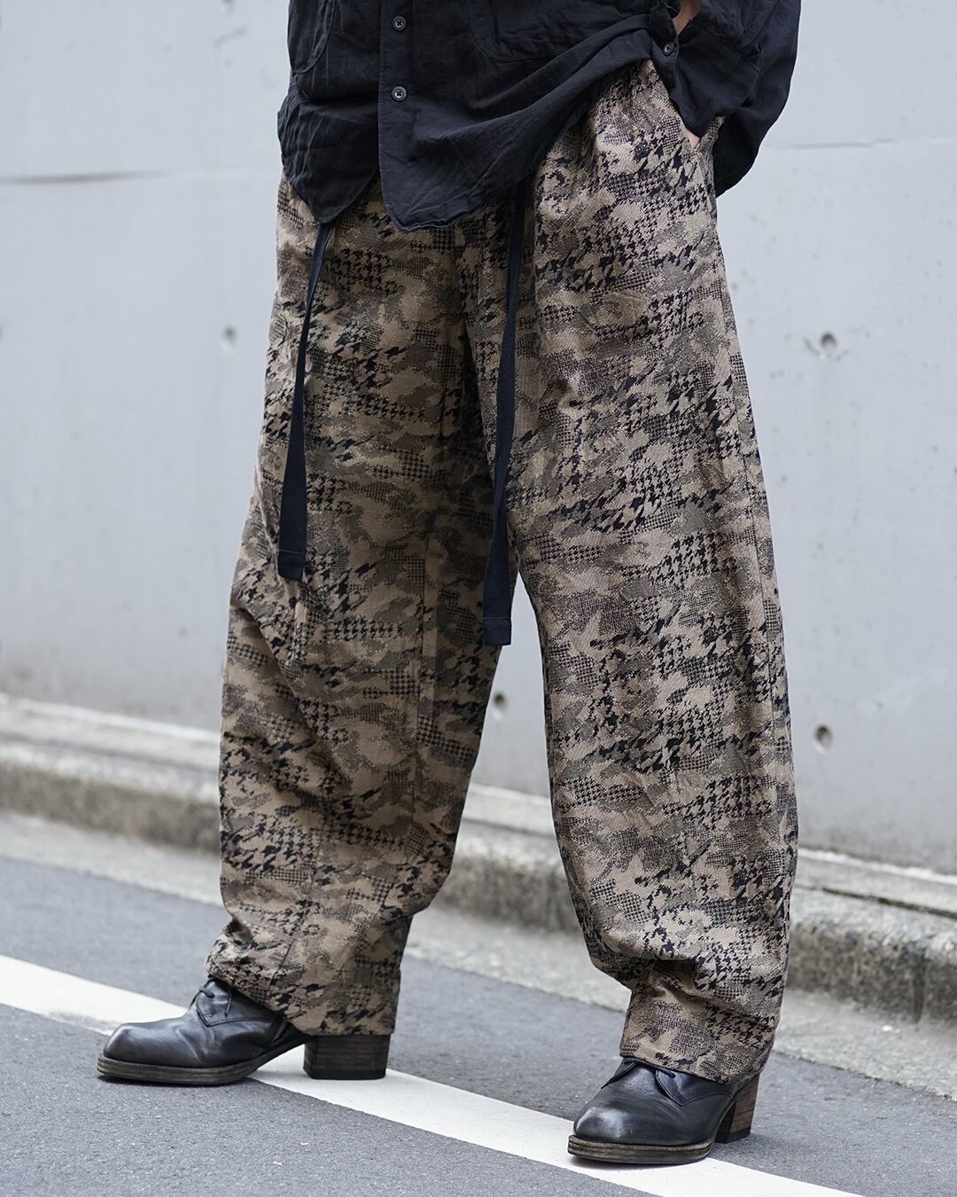 KLASICA (クラシカ) 】複雑に絡んだ絵柄が持つ空気 | Clique Tokyo