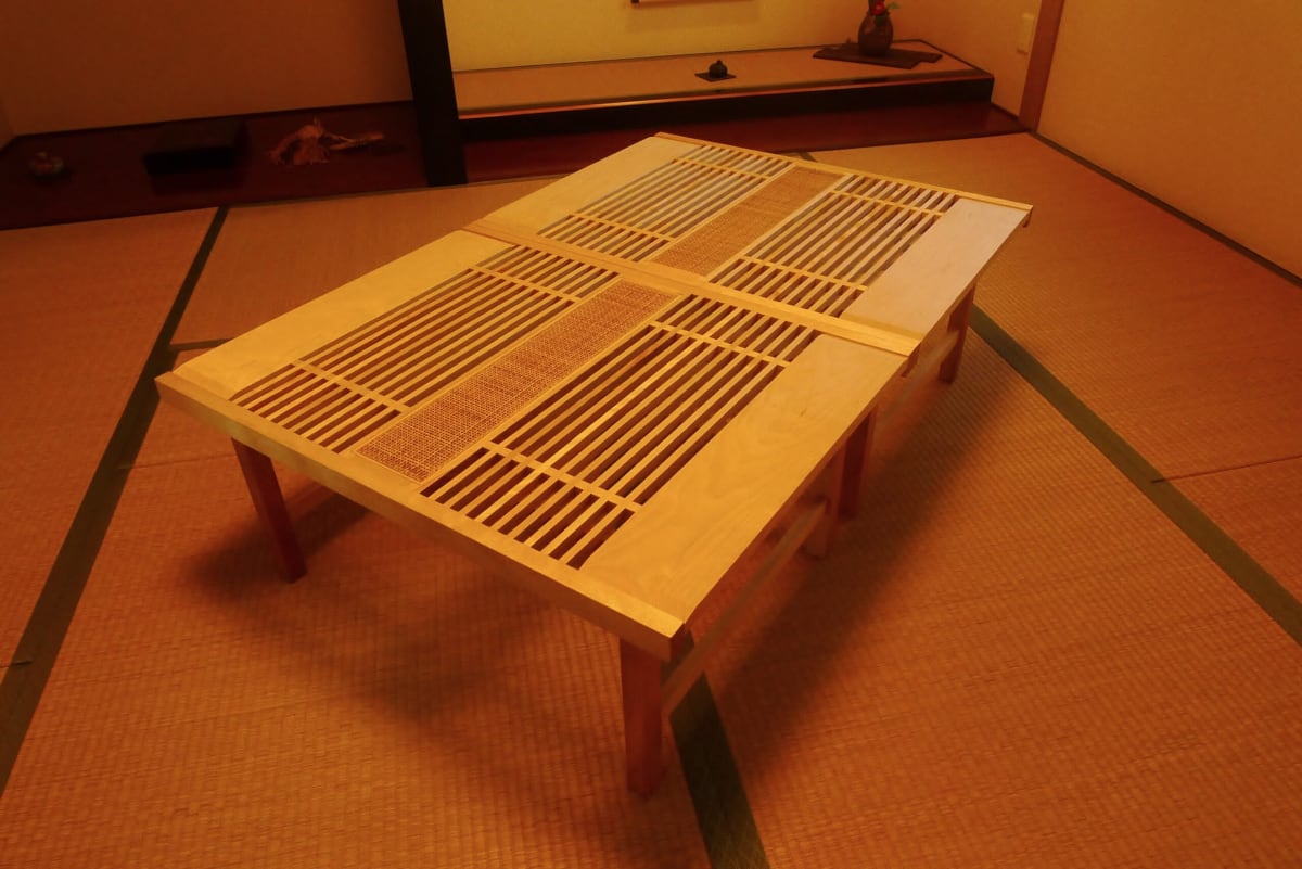 オーダー家具【天板伸縮テーブル】脚を折り畳んで収納出来るカバ材の