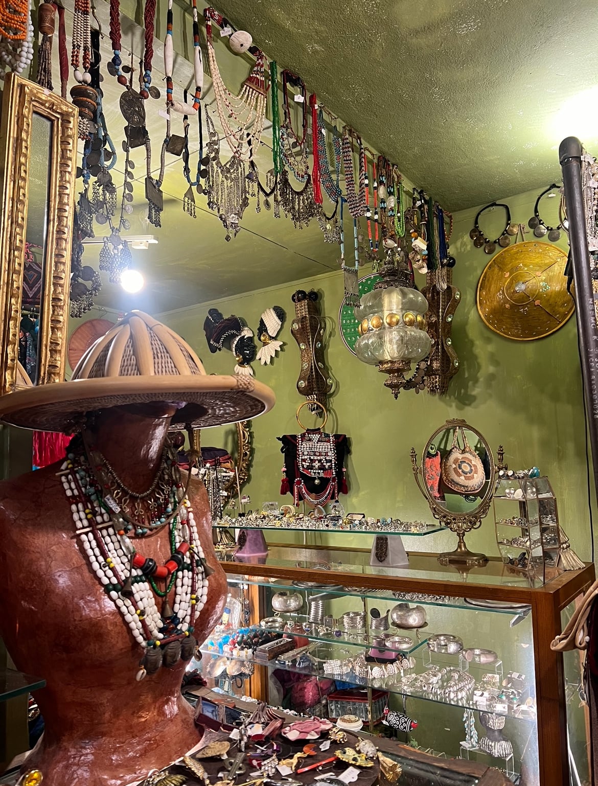 Riyad vintage shop