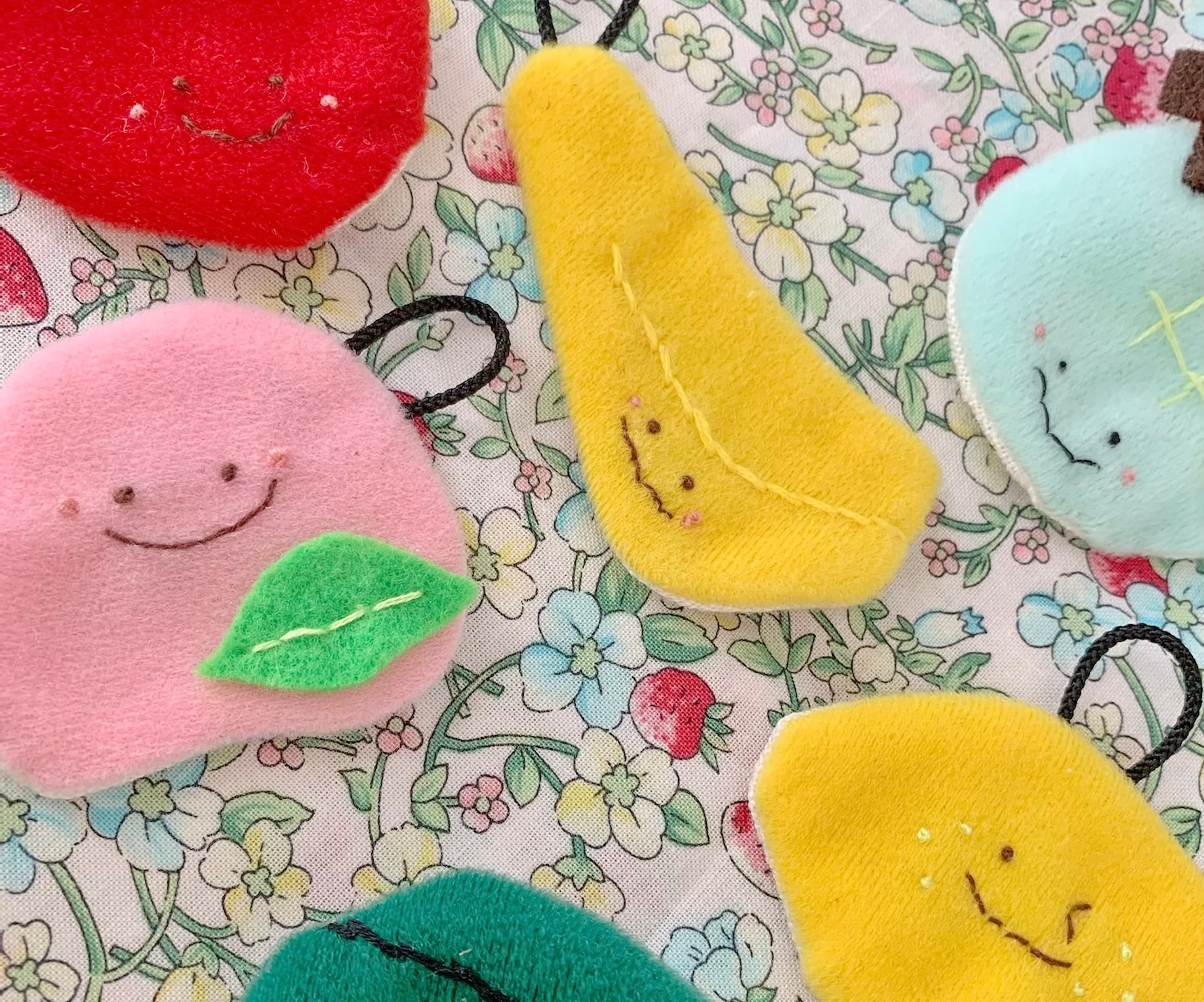 ほわいとくろーばー❁布おもちゃ・知育玩具のお店