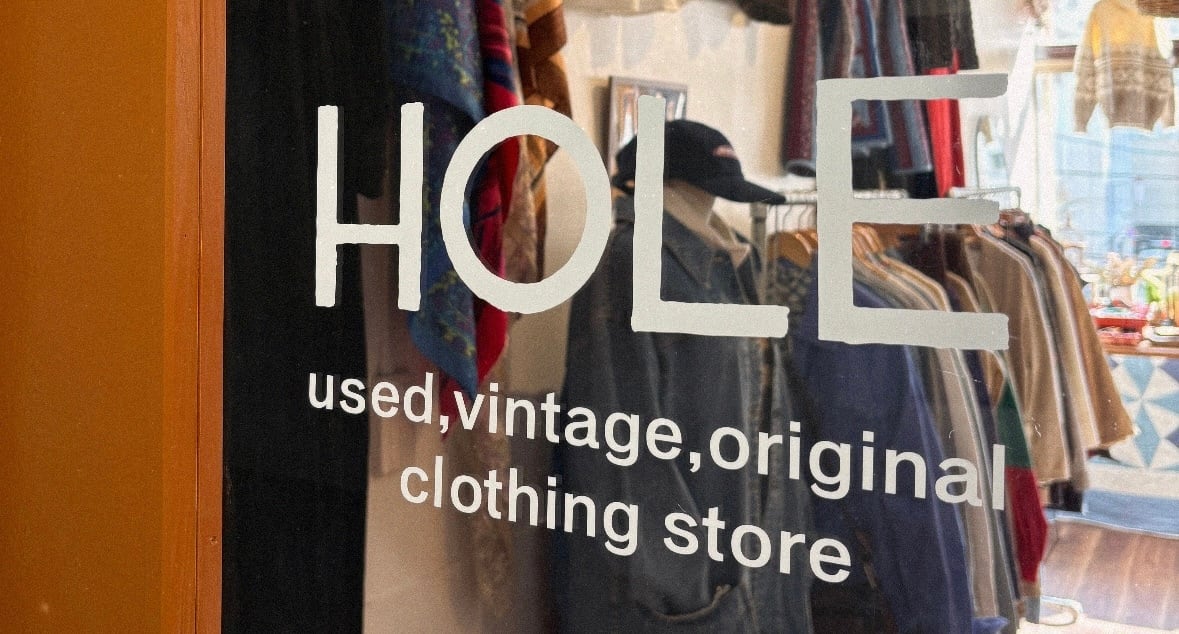 H O L E