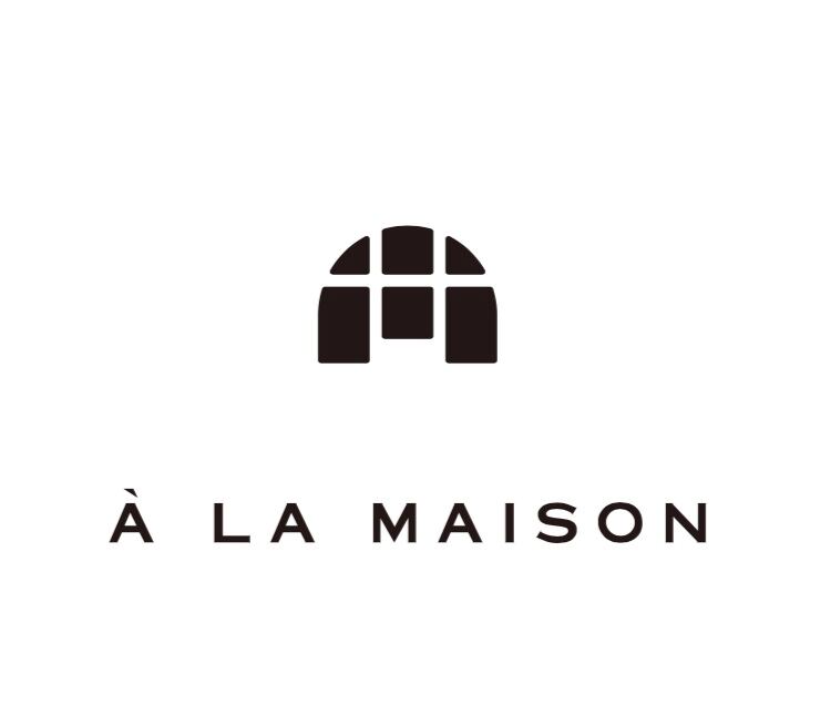 À LA MAISON