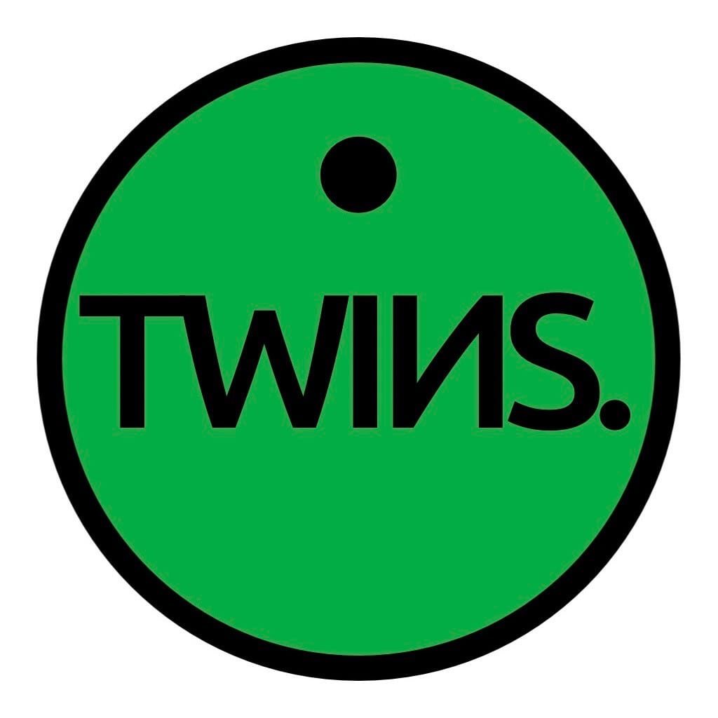 TWIИS.