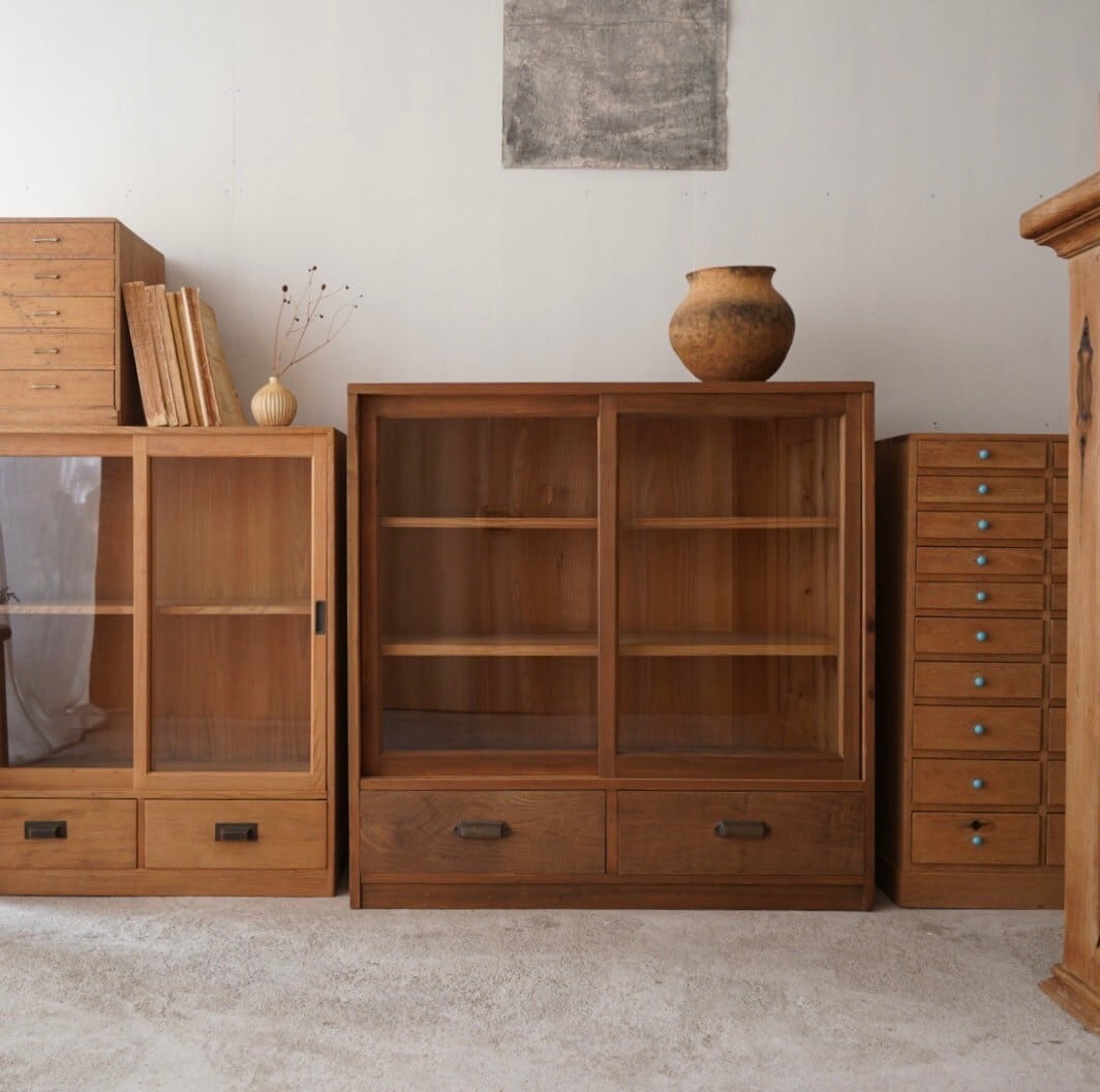 アイアン脚のキャビネット | Fitzroy Furniture
