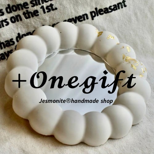 +One gift / Jesmonite