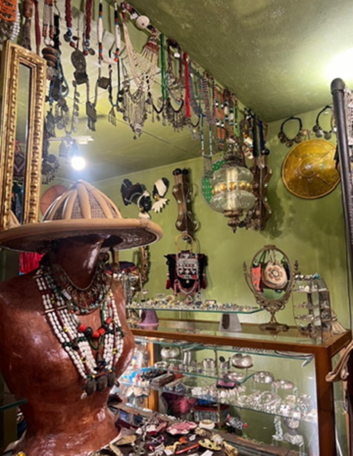 Riyad vintage shop