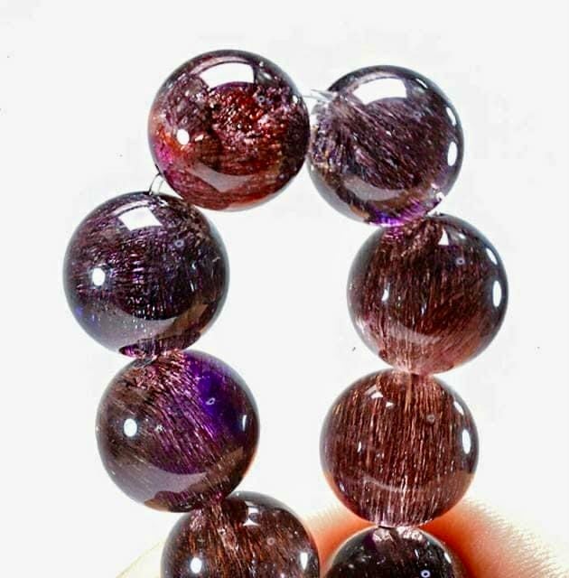 セイクリッドグラスの光纏う幻の石たち 〜BASE SHOP Since 2025〜