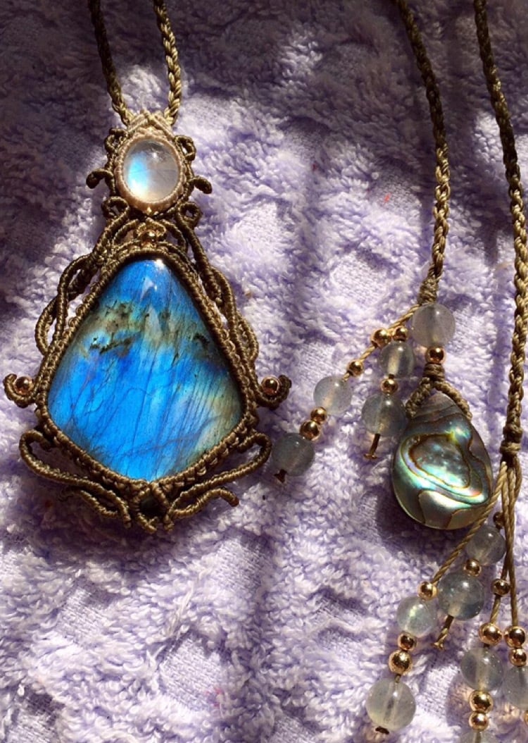 のさこのマクラメ編むアクセサリー